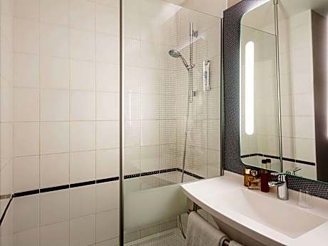 Comfort room with double bed