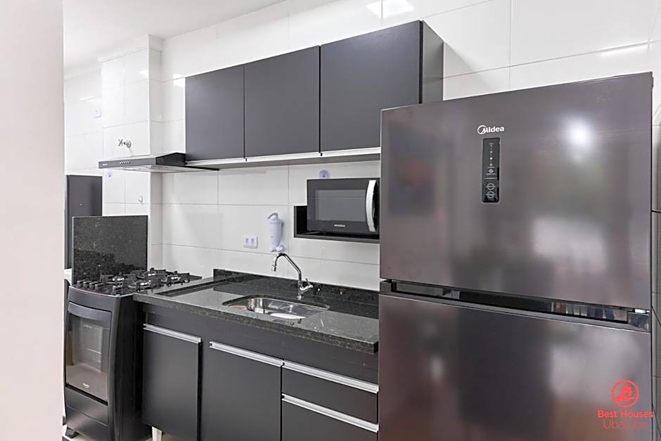 BH28: 1 Quadra d Praia, Ar, Churrasqueira, Piscina