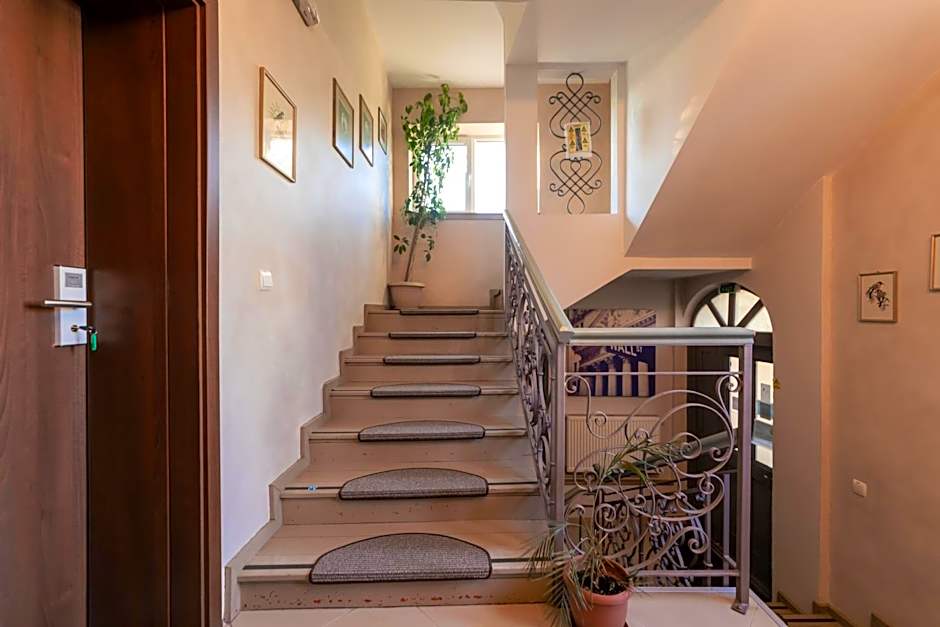 Vila Fortuna - Art O'Clock