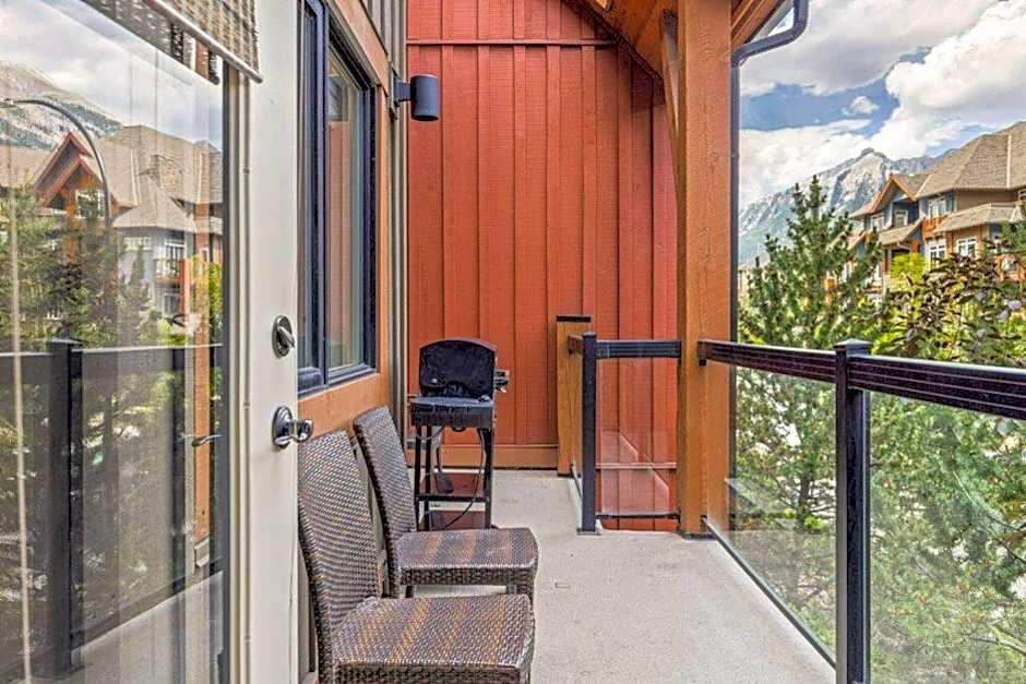 Gorgeous Mountain Condo - Hot Tub & Pool managed by Little Sister Getaways