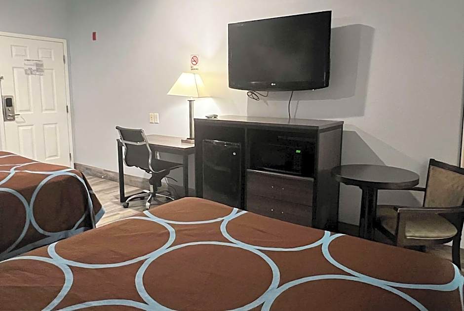 Super 8 by Wyndham Houston North I-45