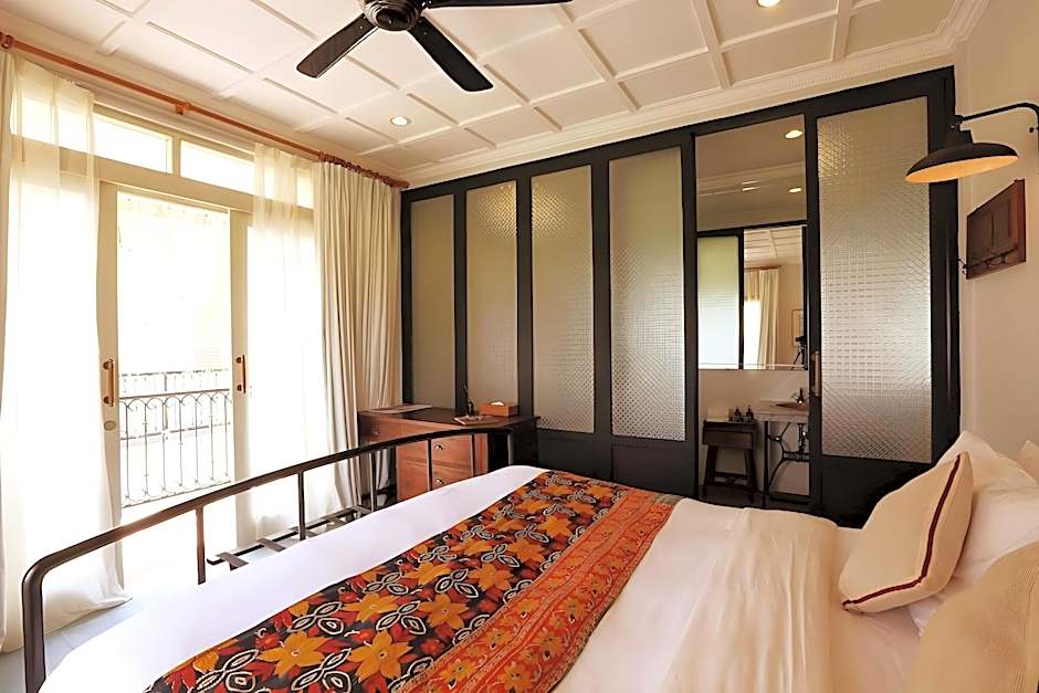 Brown Feather Hotel