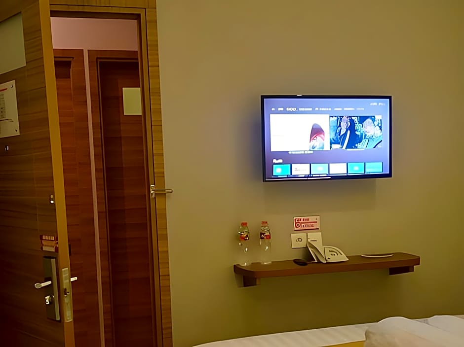 Front One Budget Malioboro