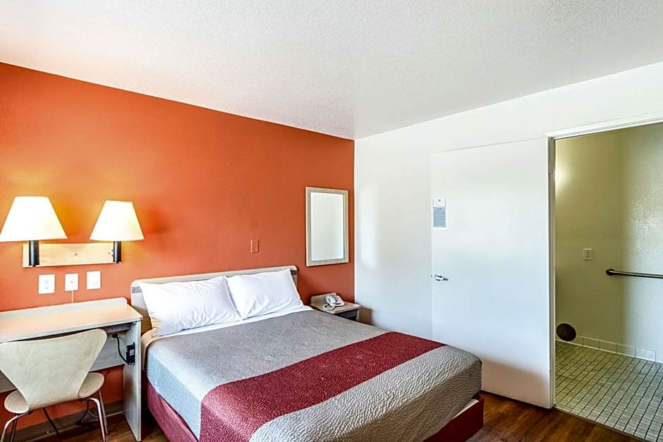 Motel 6-Redding, CA - Central