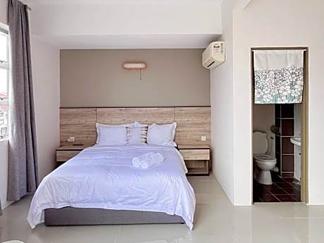 Deluxe Room (2 Adults + 1 Child)