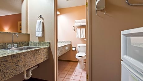 2 Queen Beds, Non-Smoking, Flat Screen Television, Recliner, Microwave And Refrigerator, High Speed 