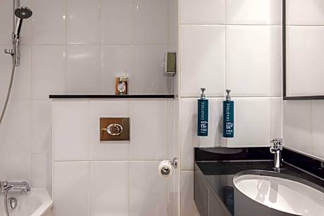 Double Hilton Suite With Sofa Bed