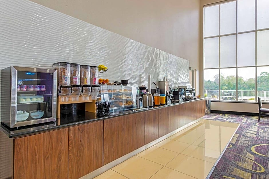 La Quinta by Wyndham Bridge City