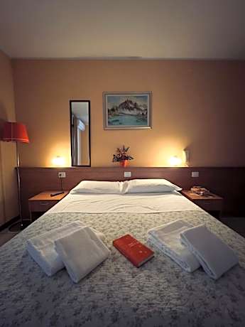 Double or Twin Room with Bathroom