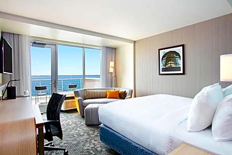 Deluxe Guest room, 1 King, Sofa bed, Bay view, Balcony