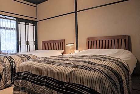 Japanese-Style Standard Western Twin bed Room with Shared Bathroom - "Chikyu"