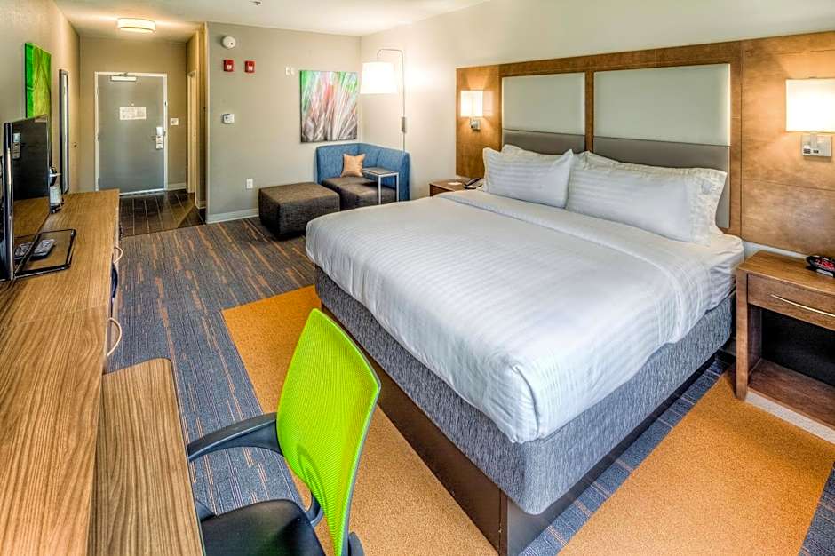 Holiday Inn Express & Suites Cleveland/Westlake By IHG
