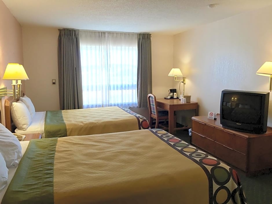 Super 8 by Wyndham Madison East