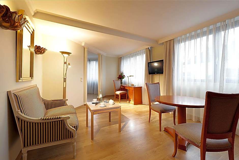 Photo 1 of 4 of Suite