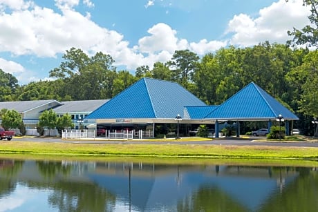 Days Inn by Wyndham Savannah Airport