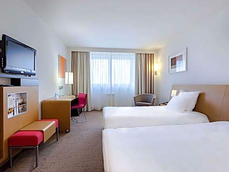 Novation Superior with two single beds