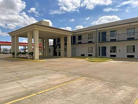 Motel 6 Cleveland, MS – Delta State University