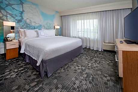 One-Bedroom King Suite Hearing Accessible - Non-Smoking