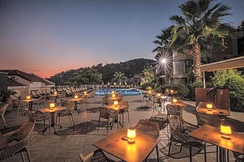 Golden Life Heights Deluxe Suite Hotel - Adult Only