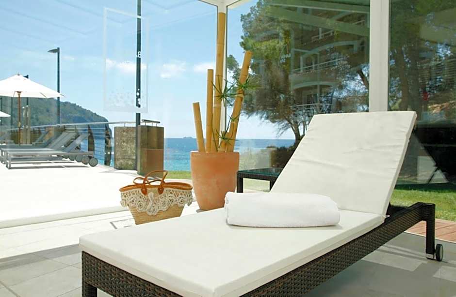 Bahia Camp de Mar Suites