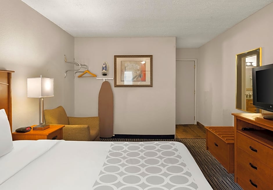 Magnuson Hotel Detroit Airport