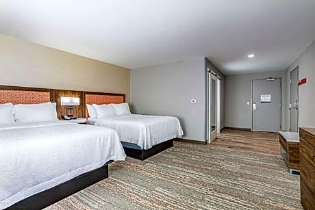 2 Queens Mobility Access W/Roll In Shower