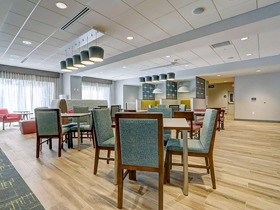 Hampton Inn & Suites Cincinnati Midtown Rookwood