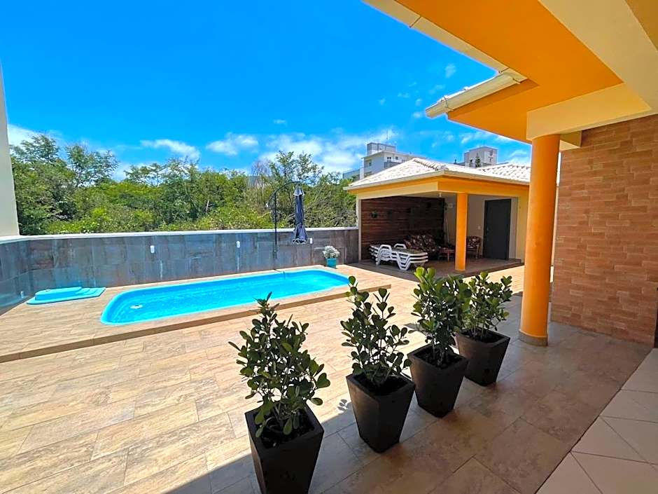 cód 11 - Excelente casa localizada á 180m do mar!