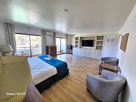 Deluxe King Suite