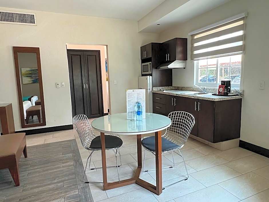 Aurea Hotel and Suites