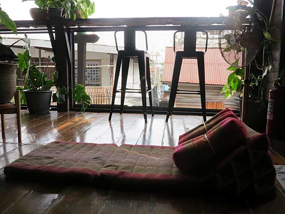Non House Bangkok บ้านนอนโฮสเทล