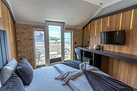 Deluxe Double Room with Bath