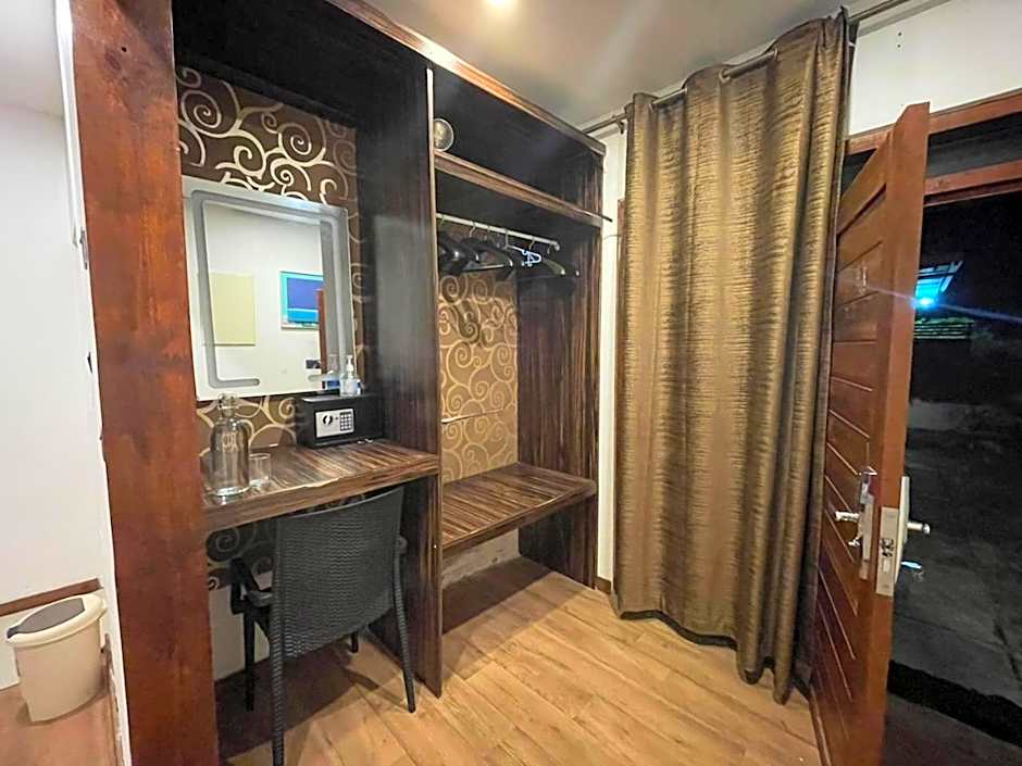 Himeyn Beach Inn - Ocho Homes by Eight Continents