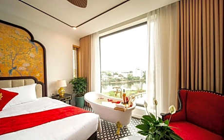 Lake Hotel Sóc Sơn