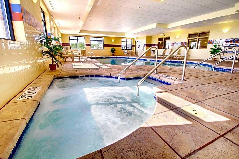Hampton Inn By Hilton & Suites West Bend