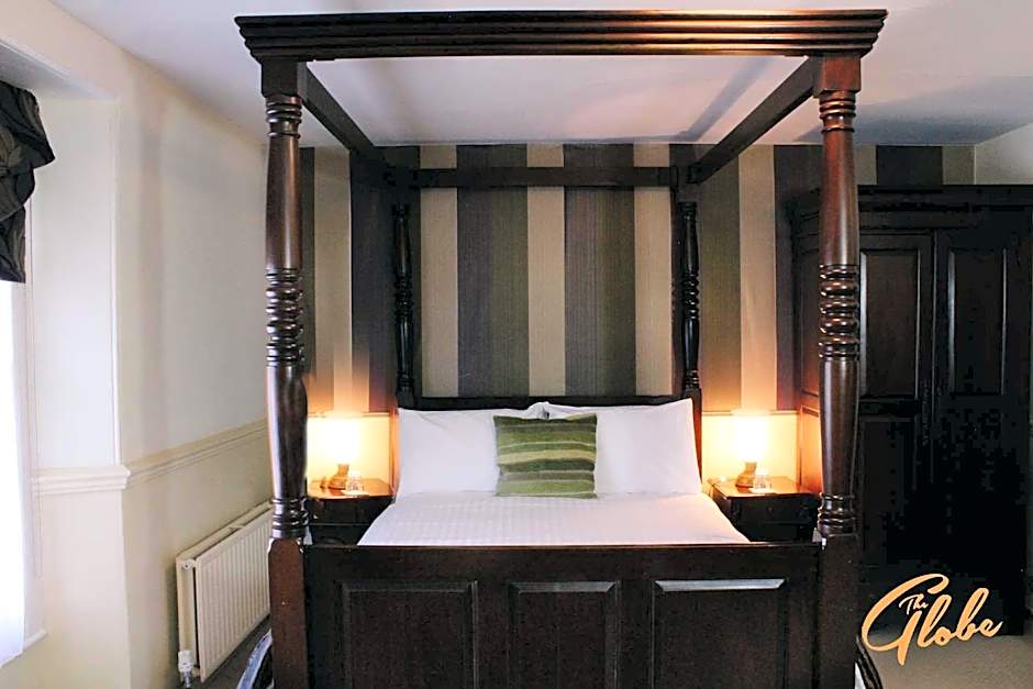 Photo 1 of 4 of Double room-Ensuite-Four Poster