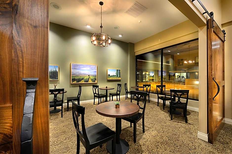 Hotel Maison Yakima Tapestry Collection by Hilton