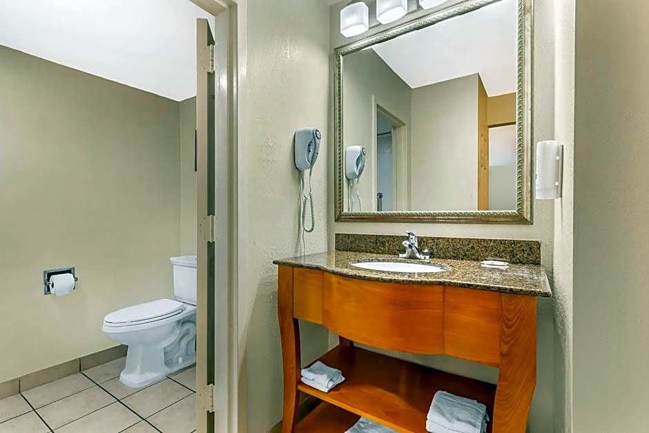 Quality Inn Lumberton North