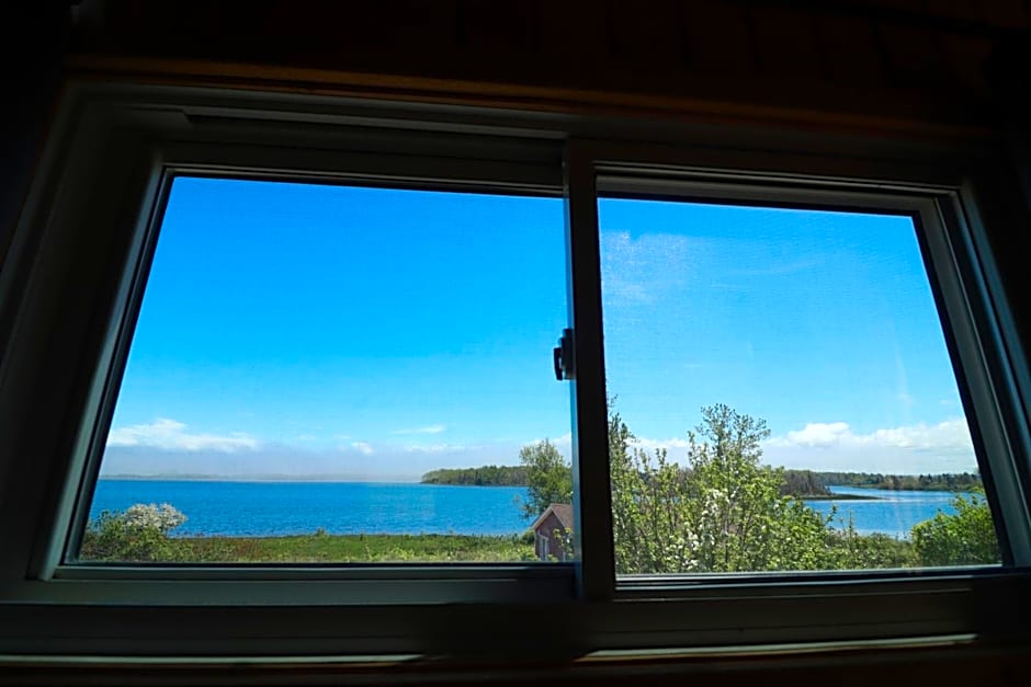 Waterfront Tiny House near Pomquet Beach- Winterized