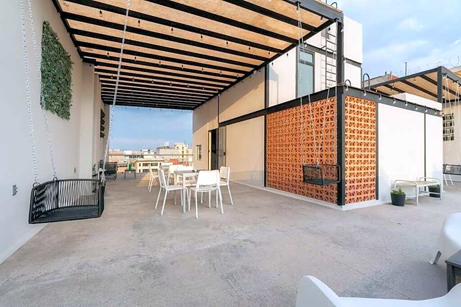 P501 Central 2Bdrm 2bath AC Rooftop