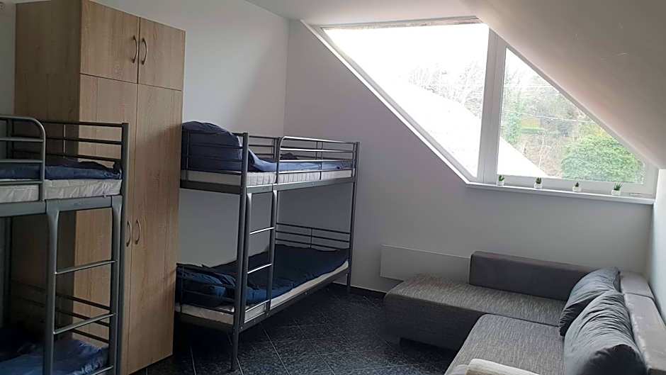 Stég Stúdió Stb. .