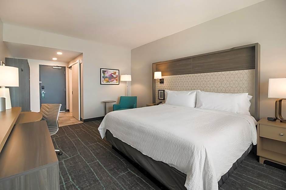 Photo 1 of 7 of Standard 1 King Bed, Mobility Accessible, Bathtub