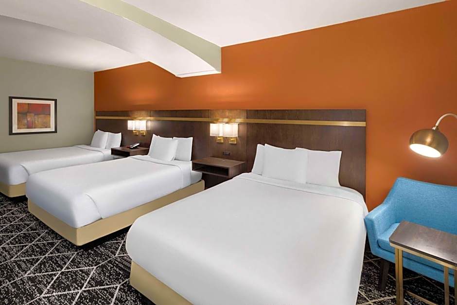 La Quinta Inn & Suites by Wyndham Olathe