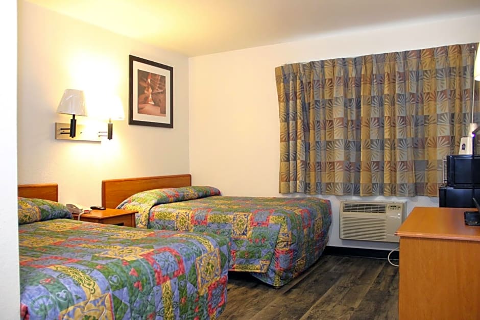 Knights Inn Grand Rapids East Airport