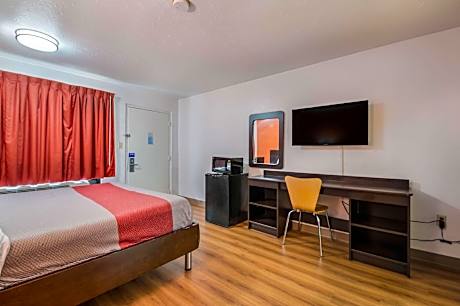 1 FULL BED | MOBIL ACC TUB NSMK MICFRIDGE