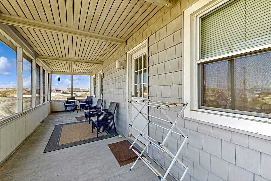 37534 Lighthouse Rd #202