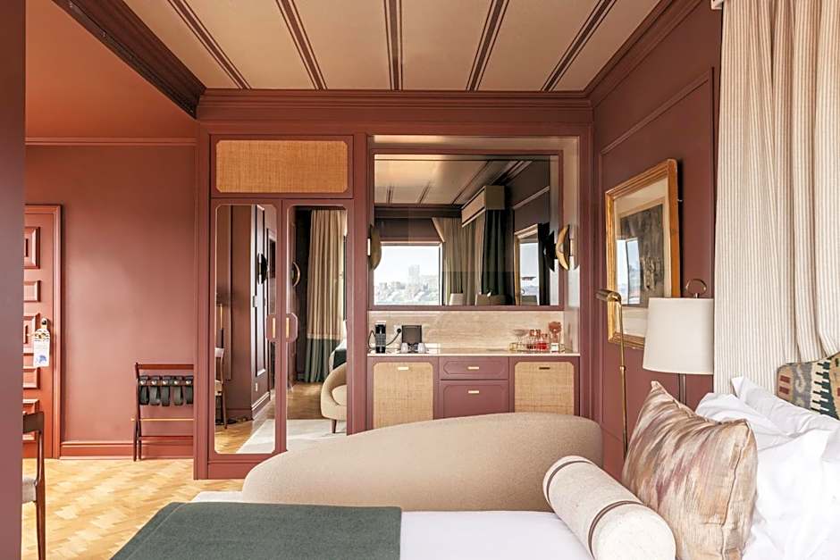 Infante Sagres  Luxury Historic Hotel