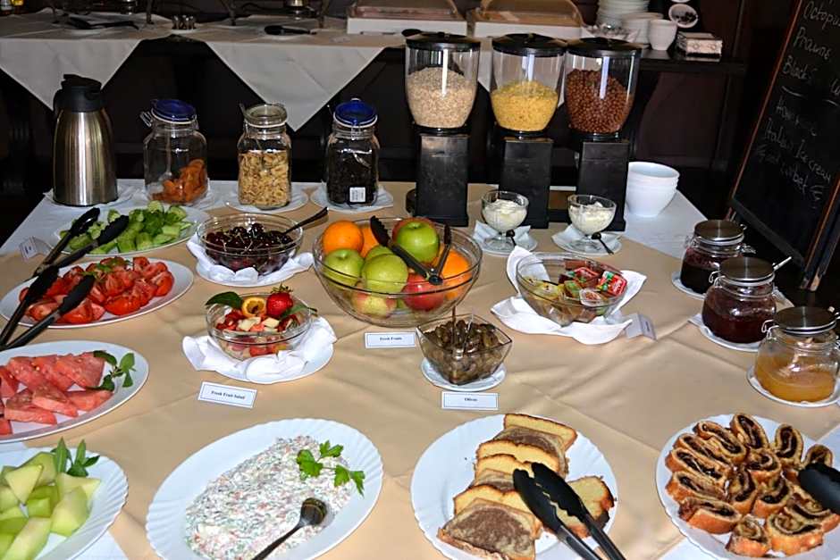 Lotus Family Hotel - Free Parking