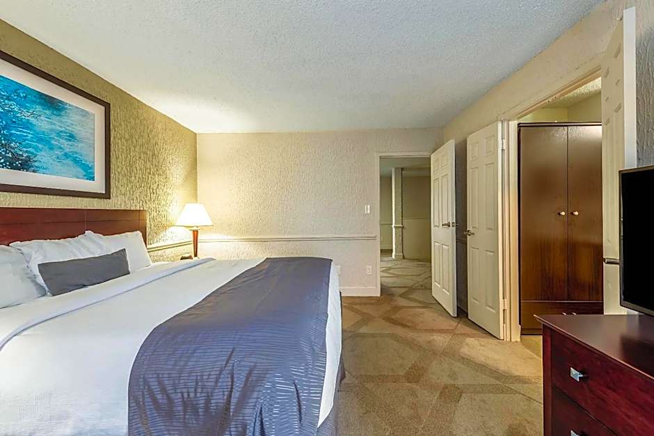 The Blu Hotel Blue Ash Cincinnati, an Ascend Collection Hotel