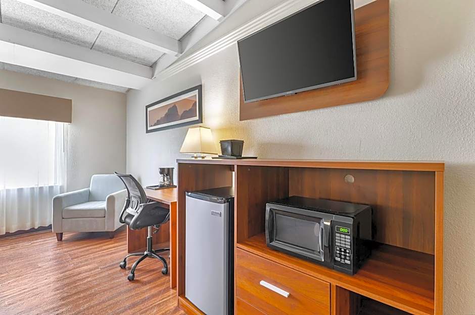 Quality Inn & Suites Kansas City - Independence I-70 East
